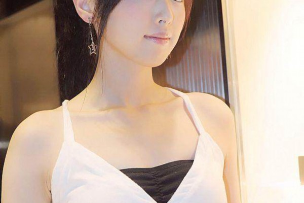 It was the coldest day after winter, with snowflakes falling quietly every day. At midnight, the bell rang, and Jin Dongsheng heard the bad news of Xiao Yuxi's death at night.